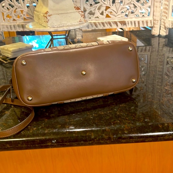 Luxury GUCCI BIEGE LEATHER TRIM WITH GG CANVAS THROUGHOUT IN EXCELLENT CONDITION - Picture 9 of 13